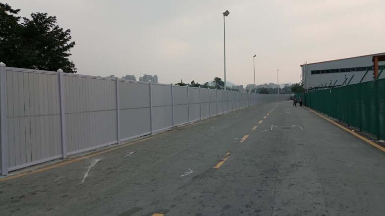 工地安裝PVC圍擋出錯時應該怎么樣改正呢?